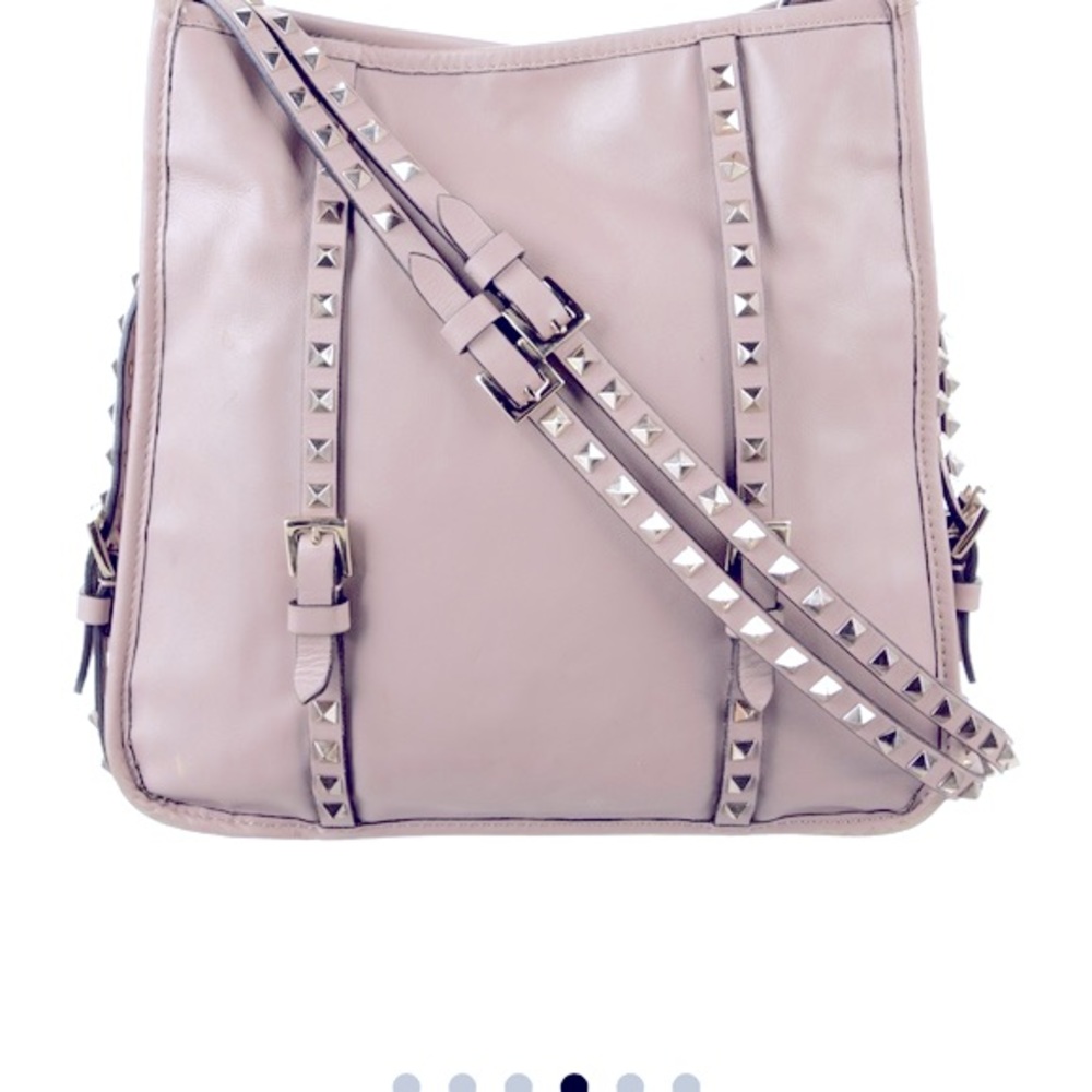 $2900 Valentino Garavani ROCKSTUD shoulder bag